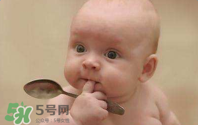 四個(gè)月的寶寶可以喝果汁嗎？寶寶四個(gè)月能喝果汁嗎？