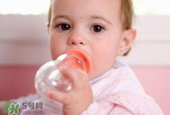 純凈水和礦泉水哪個(gè)好？純凈水和礦泉水的區(qū)別