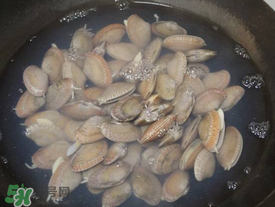 花甲不開口能吃嗎？花甲不開口是不是死了？