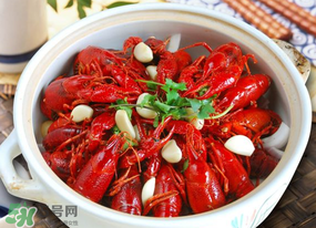 龍蝦變黑了還能吃嗎？龍蝦頭變黑了還能吃嗎？