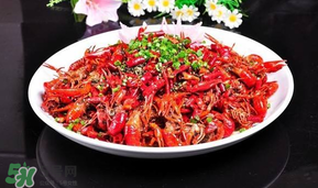 小龍蝦去頭還是不去頭？小龍蝦是吃去頭的好還是不去頭的好？