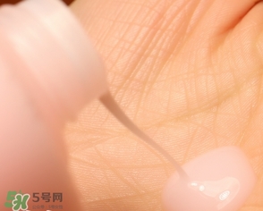 蘭嘉絲汀粉水和蘭蔻粉水哪個(gè)好？蘭嘉絲汀粉水和蘭蔻粉水對(duì)比