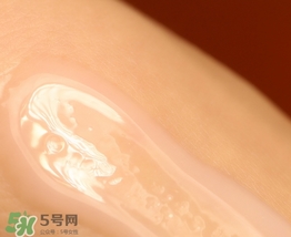 蘭嘉絲汀粉水和蘭蔻粉水哪個(gè)好？蘭嘉絲汀粉水和蘭蔻粉水對(duì)比