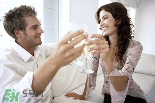 夫妻如何保持新鮮感？調(diào)情小技巧激發(fā)你的性欲
