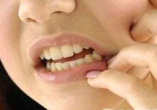 牙齒松動(dòng)怎么回事？牙齒松動(dòng)是什么原因呢