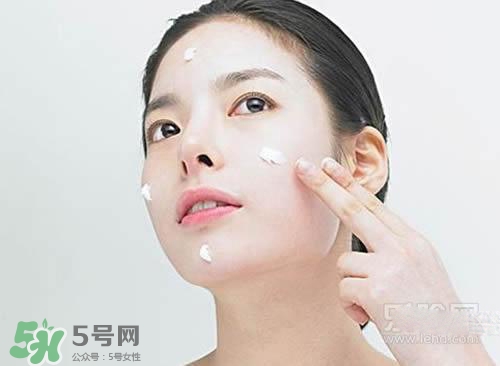 肌底液可以當(dāng)精華用嗎？肌底液可以代替精華嗎？