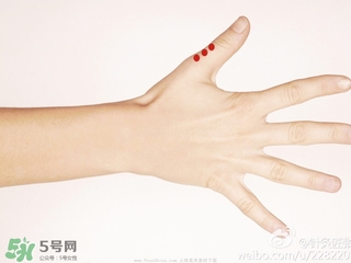 來月經(jīng)想睡覺是咋回事？為什么月經(jīng)期間很困