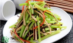 芹菜怎么炒好吃？芹菜怎么炒不苦