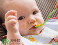 寶寶幾個月可以吃水果泥？寶寶多大可以吃果泥？