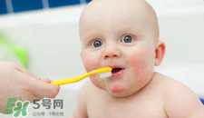 寶寶不肯刷牙一刷就哭怎么辦？怎么樣讓寶寶養(yǎng)成刷牙的習(xí)慣？