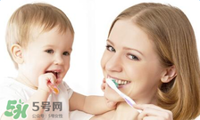 寶寶不肯刷牙一刷就哭怎么辦？怎么樣讓寶寶養(yǎng)成刷牙的習(xí)慣？