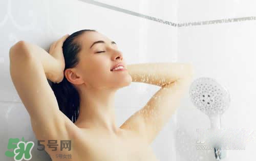 天天洗澡身上還癢是怎么回事？天天洗澡身上還癢怎么辦？