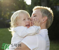 家長(zhǎng)什么時(shí)候可以帶寶寶進(jìn)行戶外活動(dòng)？寶寶最佳的戶外運(yùn)動(dòng)時(shí)間是什么？