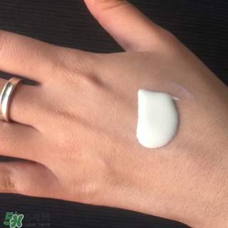 隔離霜和妝前乳都要用嗎？隔離霜和妝前乳哪個好