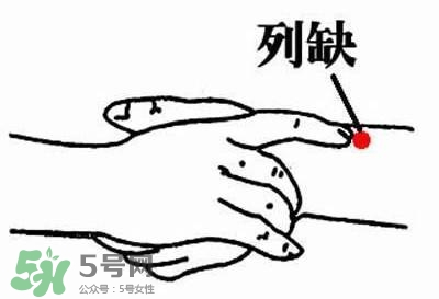 媽媽病毒性感冒需要停止喂奶嗎？媽媽感冒了喂奶需要注意什么？