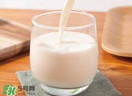 蠶豆和牛奶可以同吃嗎？吃蠶豆可以喝牛奶嗎？