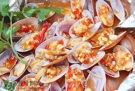 花甲能和白酒一起吃嗎？花甲和白酒在一起會食物中毒嗎？