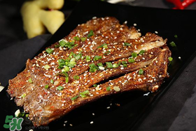花甲和羊肉能一起吃嗎？羊肉可以和花甲一起吃嗎？