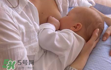 我的奶水發(fā)黃是怎么回事？ 哺乳期奶水發(fā)黃還可以喂奶嗎？