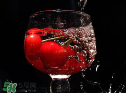 櫻桃酒能治痛風(fēng)嗎？櫻桃泡酒能治痛風(fēng)嗎？
