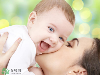 哺乳期媽媽用護(hù)膚品對寶寶有影響嗎？哺乳期能不能用護(hù)膚品？