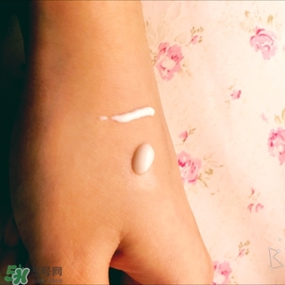 碧柔防曬霜和安耐曬哪個(gè)好？碧柔防曬霜和安耐曬防曬霜對(duì)比