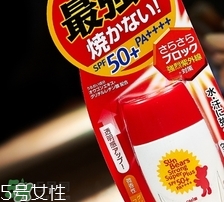 近江兄弟防曬霜紅色藍(lán)色哪個(gè)好？近江兄弟小熊防曬霜紅色藍(lán)色對(duì)比