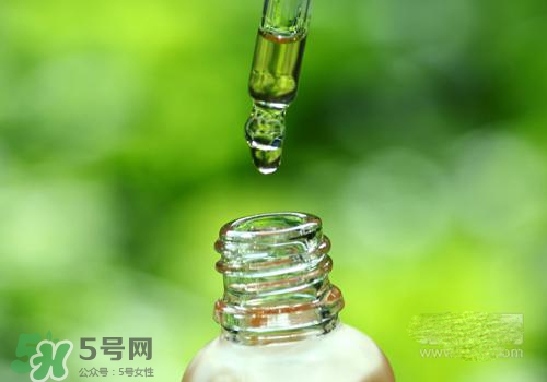 眼霜和精華哪個先用？眼霜和精華使用順序