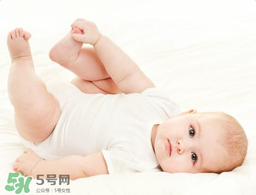寶寶頭皮上的污垢可以摳掉嗎？寶寶頭上的頭垢該怎么處理？
