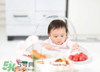 寶寶可以吃小龍蝦嗎？多大的寶寶可以吃小龍蝦呢？