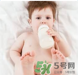 奶酪酸奶能給寶寶補(bǔ)鈣嗎？如何為寶寶選擇奶制品補(bǔ)鈣？