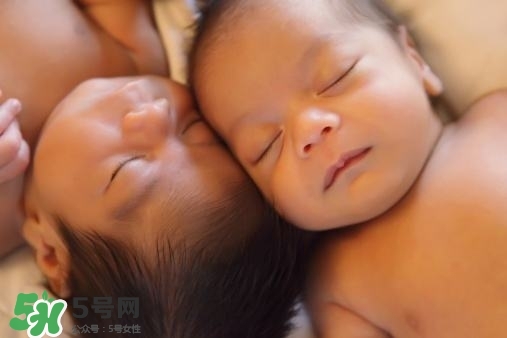 四維彩超能看出男女嗎？四維彩超能看清手指嗎？