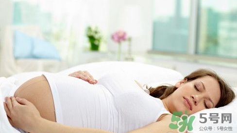 孕期什么睡姿對寶寶好？孕期怎么睡對胎兒好？