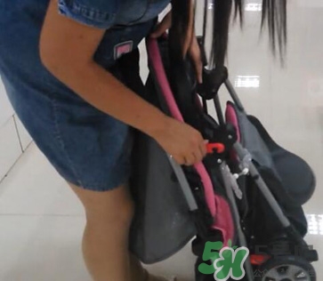 好孩子嬰兒車怎么折疊？好孩子嬰兒車折疊步驟圖
