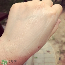 娜麗絲防曬霜和噴霧哪個好？娜麗絲防曬霜和噴霧對比