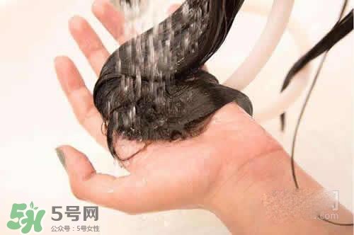 用染發(fā)膏前要不要洗頭？用染發(fā)膏要提前幾天洗頭？