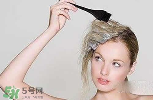 用染發(fā)膏前要不要洗頭？用染發(fā)膏要提前幾天洗頭？