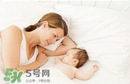 產(chǎn)后皮膚干燥起皮又很癢是怎么回事？生完小孩后皮膚特干怎么辦？