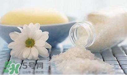 食用鹽可以洗臉嗎？用食用鹽洗臉好嗎？