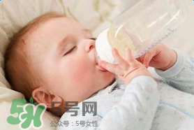 寶寶溢奶怎么辦？寶寶溢奶怎么做？