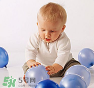 一歲寶寶玩什么游戲好？一歲寶寶適合玩什么游戲？