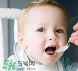 寶寶吃魚肝油什么時(shí)間吃最好？嬰兒吃魚肝油吃到什么時(shí)候？
