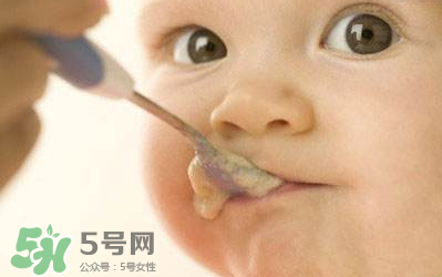 寶寶吃米粉拉綠便便怎么回事？寶寶吃米粉拉綠色要緊嗎？