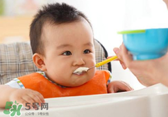 寶寶吃米粉拉綠便便怎么回事？寶寶吃米粉拉綠色要緊嗎？