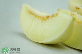 為什么吃甜瓜會嗓子疼？吃甜瓜嗓子疼怎么辦？