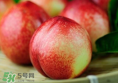 吃油桃需要削皮嗎？吃油桃剝皮吃還是不剝？