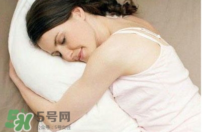 月經(jīng)少而黑什么原因？月經(jīng)少而黑怎么調(diào)理