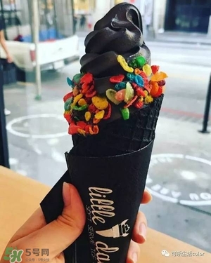 炭黑冰淇淋好吃嗎？炭黑冰淇淋哪里買？