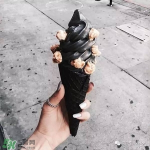 炭黑冰淇淋好吃嗎？炭黑冰淇淋哪里買？