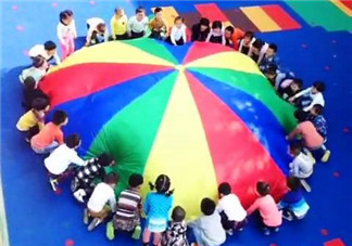 餃子在幼兒園玩的游戲叫什么？彩虹傘的捕魚游戲怎么玩？